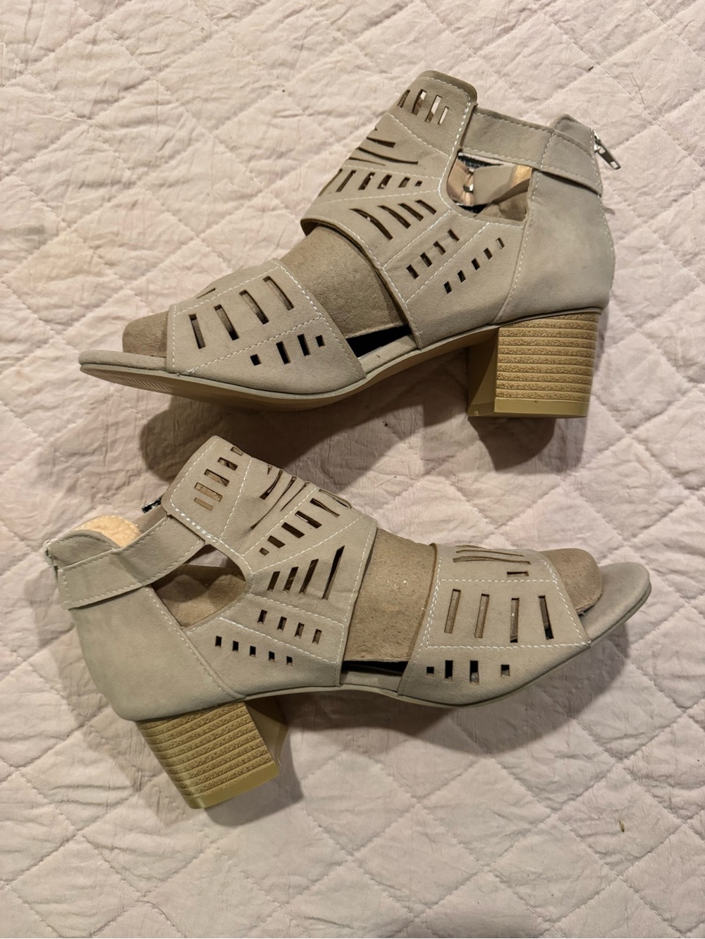 Women's Cutout Block Heel Sandals - Light Taupe